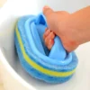 sg-11134201-82607-mlg17g4pqn0j54.webp Plastic Handle Sponge Scrubber Brush Kitchen Bathroom Wall Cleaning Scrubber Berus Pembersih
